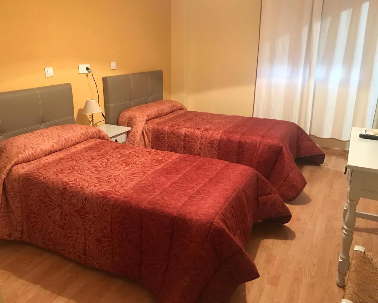 فندق Hostal Restaurante Milenium Torremegía المظهر الخارجي الصورة